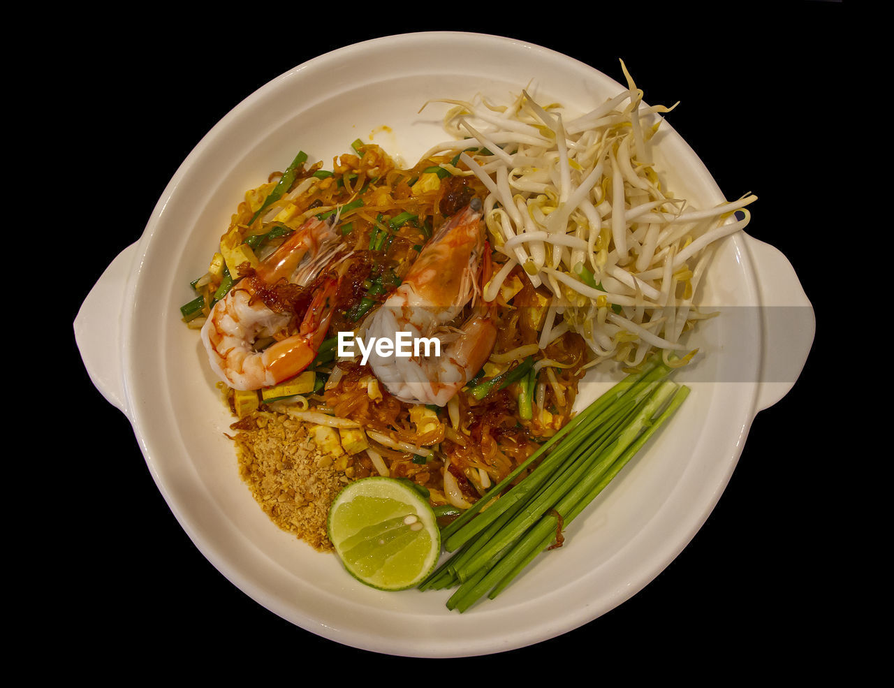 HIGH ANGLE VIEW OF FRESH SALAD IN BOWL