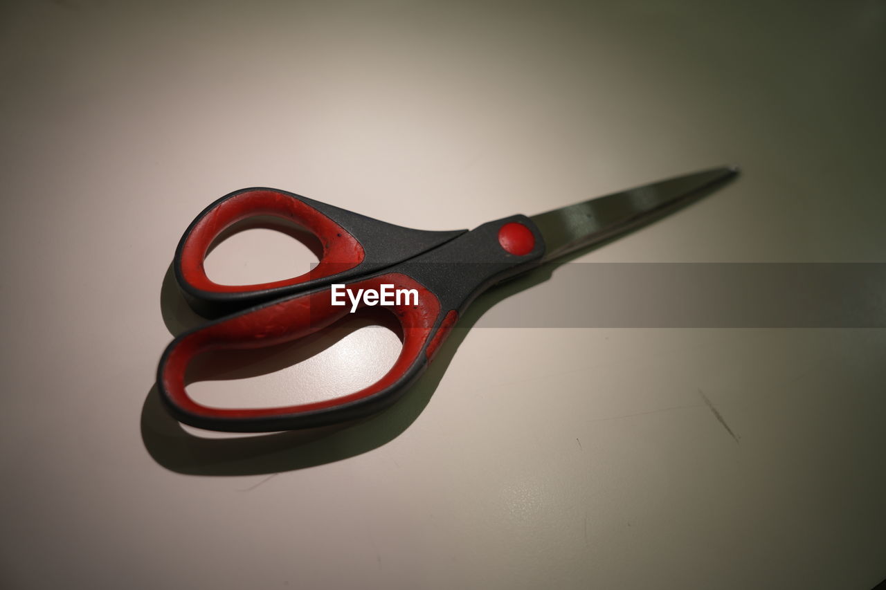 scissors, studio shot, red, indoors, glasses, single object, eyewear, no people, tool, close-up, gray background, still life, work tool, cut out, gray