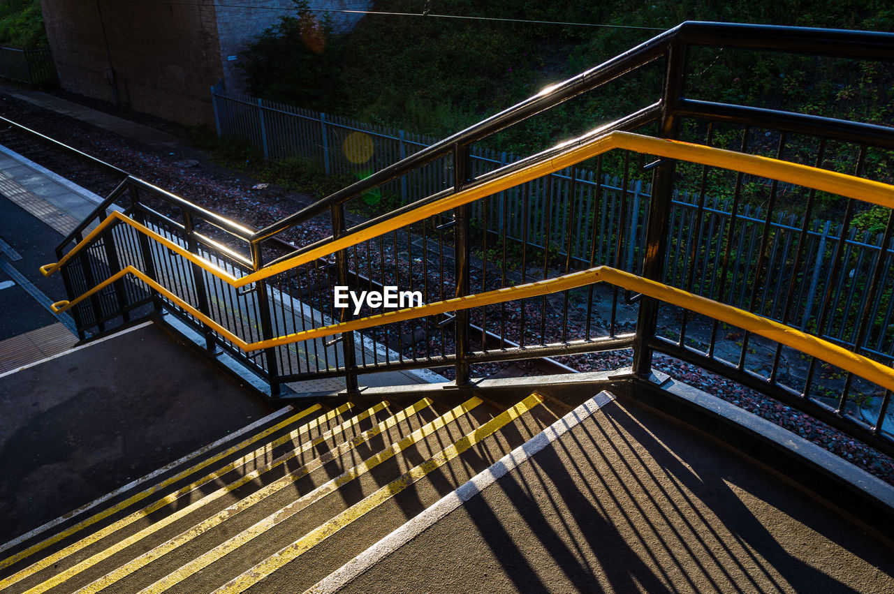 HIGH ANGLE VIEW OF STAIRCASE ON BRIDGE
