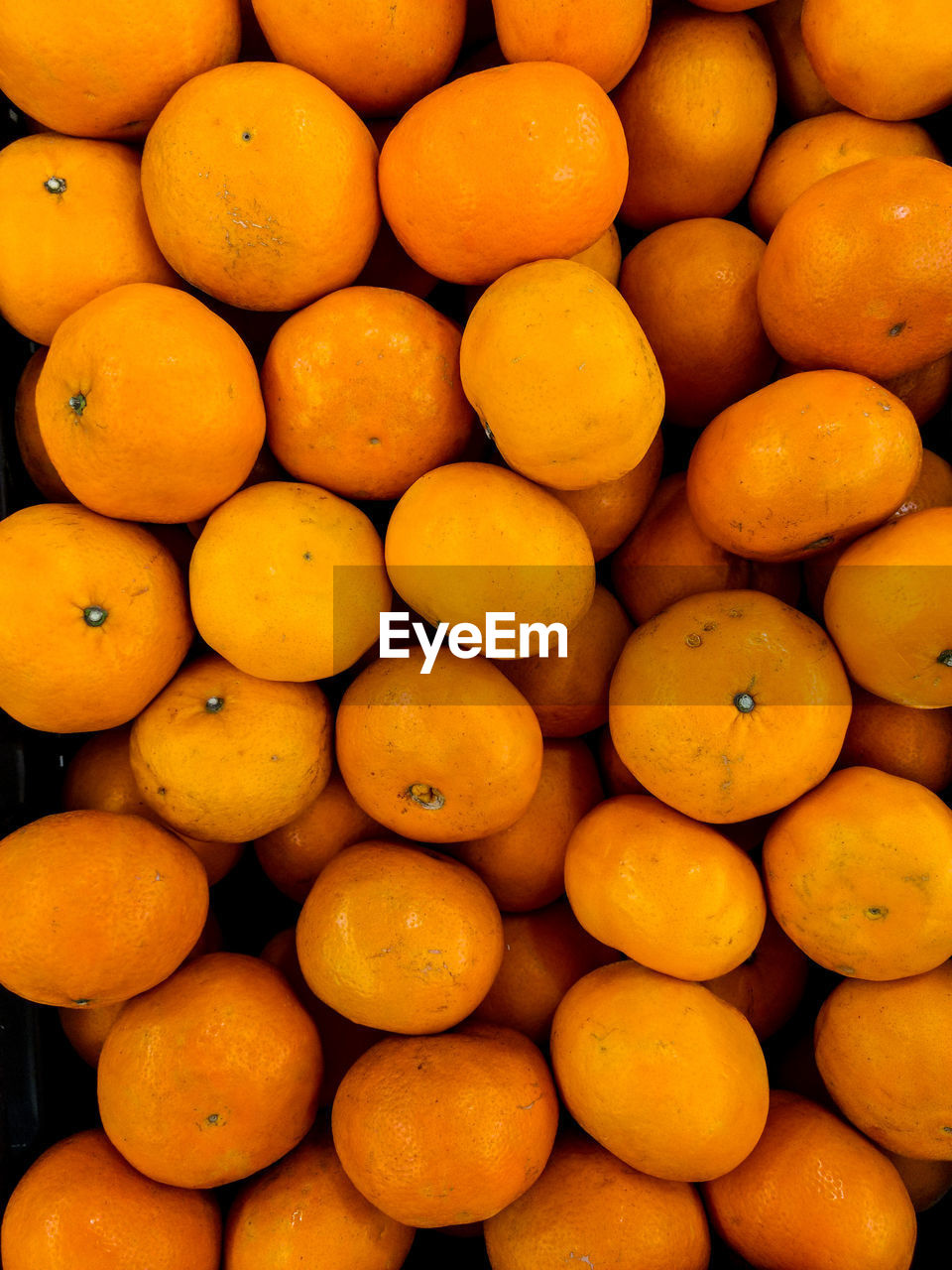 FULL FRAME SHOT OF ORANGES