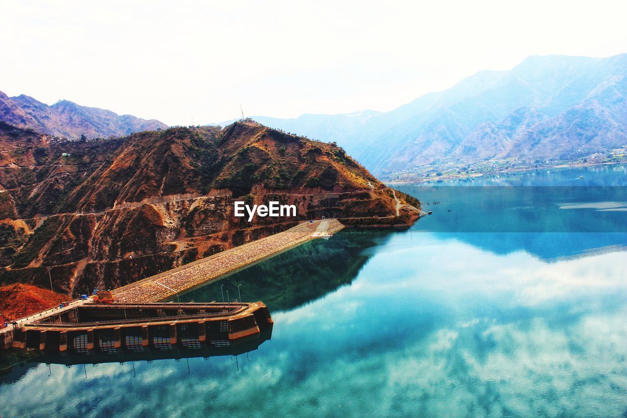 SCENIC VIEW OF LAKE AGAINST MOUNTAINS