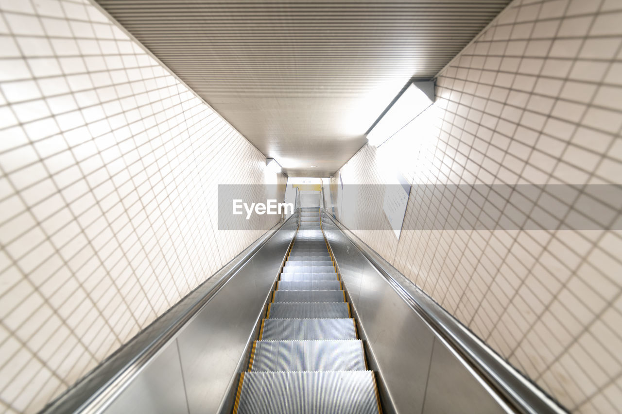 EMPTY SUBWAY PLATFORM