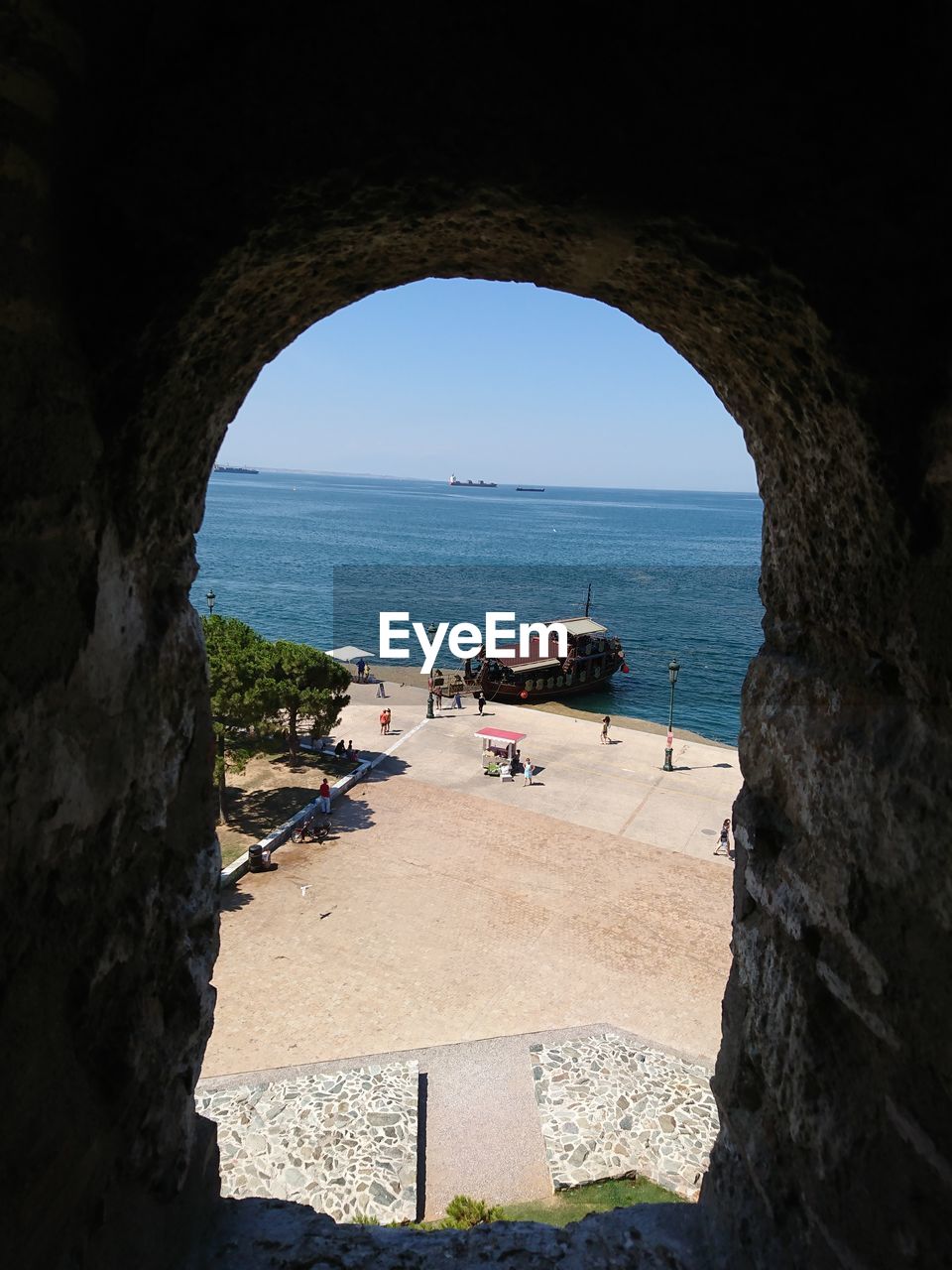 SCENIC VIEW OF SEA AGAINST CLEAR SKY SEEN THROUGH ARCHWAY