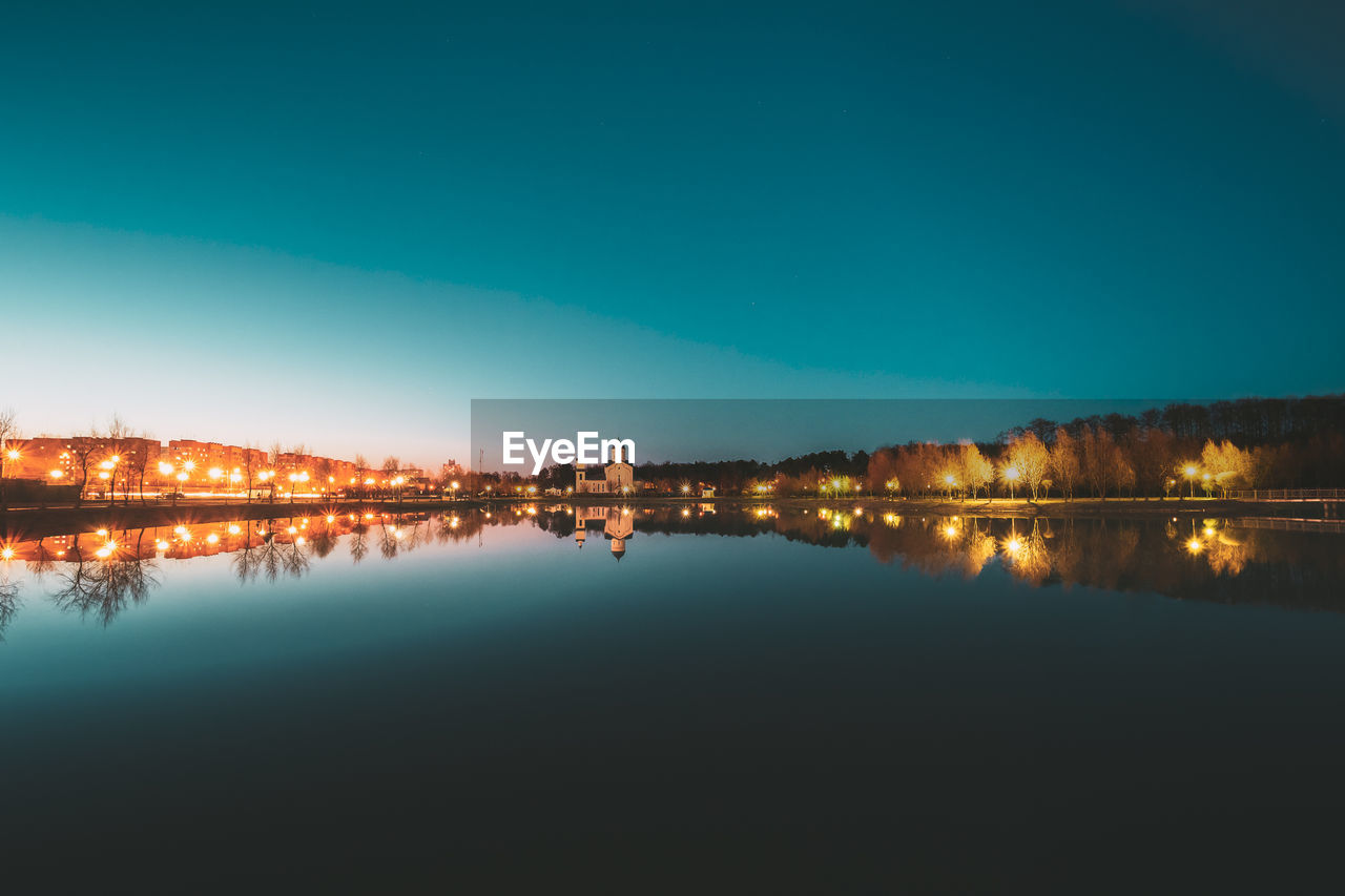 SCENIC VIEW OF LAKE AGAINST CLEAR BLUE SKY