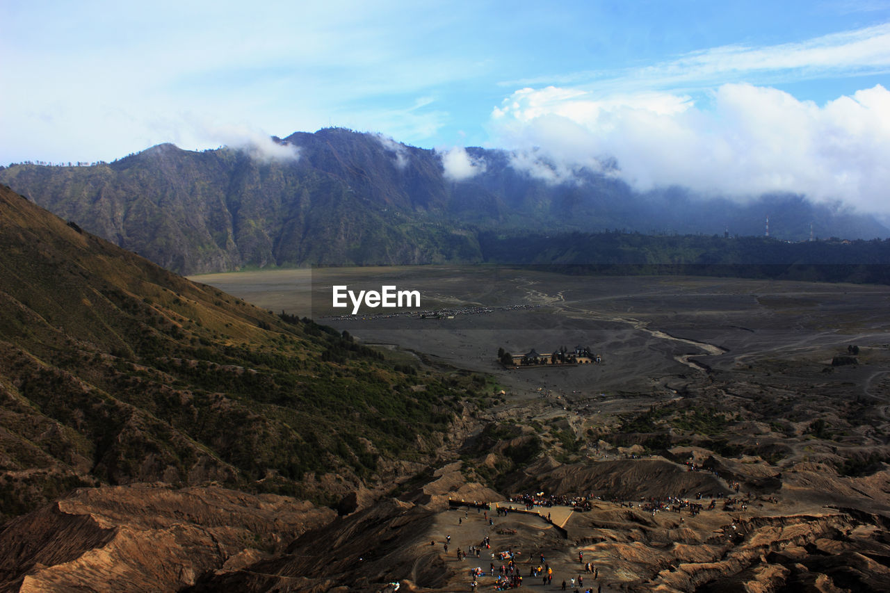 PANORAMIC VIEW OF LANDSCAPE AGAINST SKY