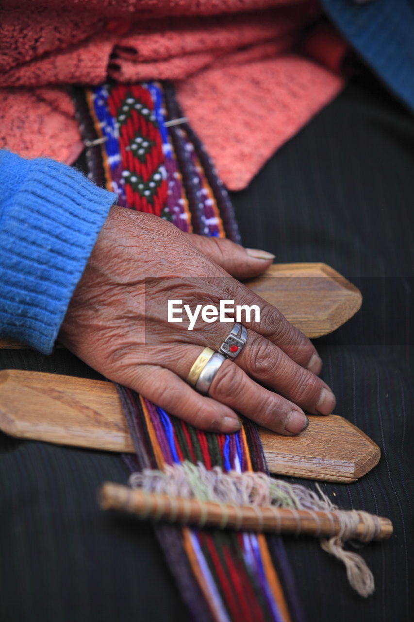 CLOSE-UP OF WOMAN HAND WITH HANDS