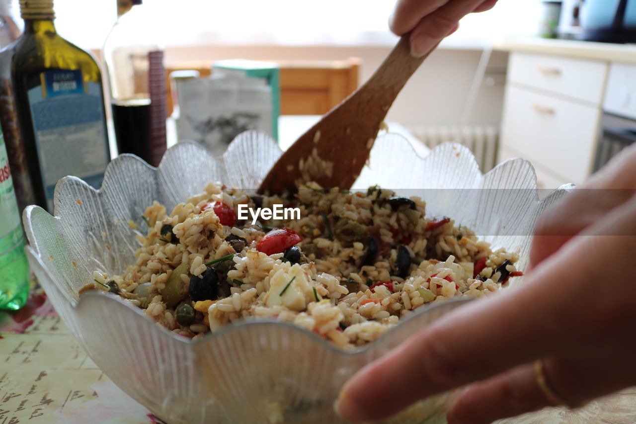 MIDSECTION OF WOMAN HOLDING FOOD