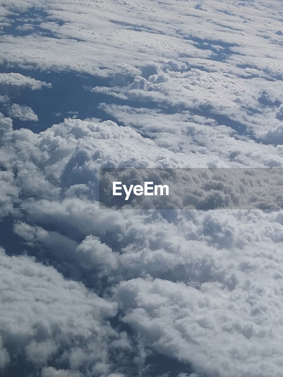 FULL FRAME SHOT OF CLOUDS OVER SEA