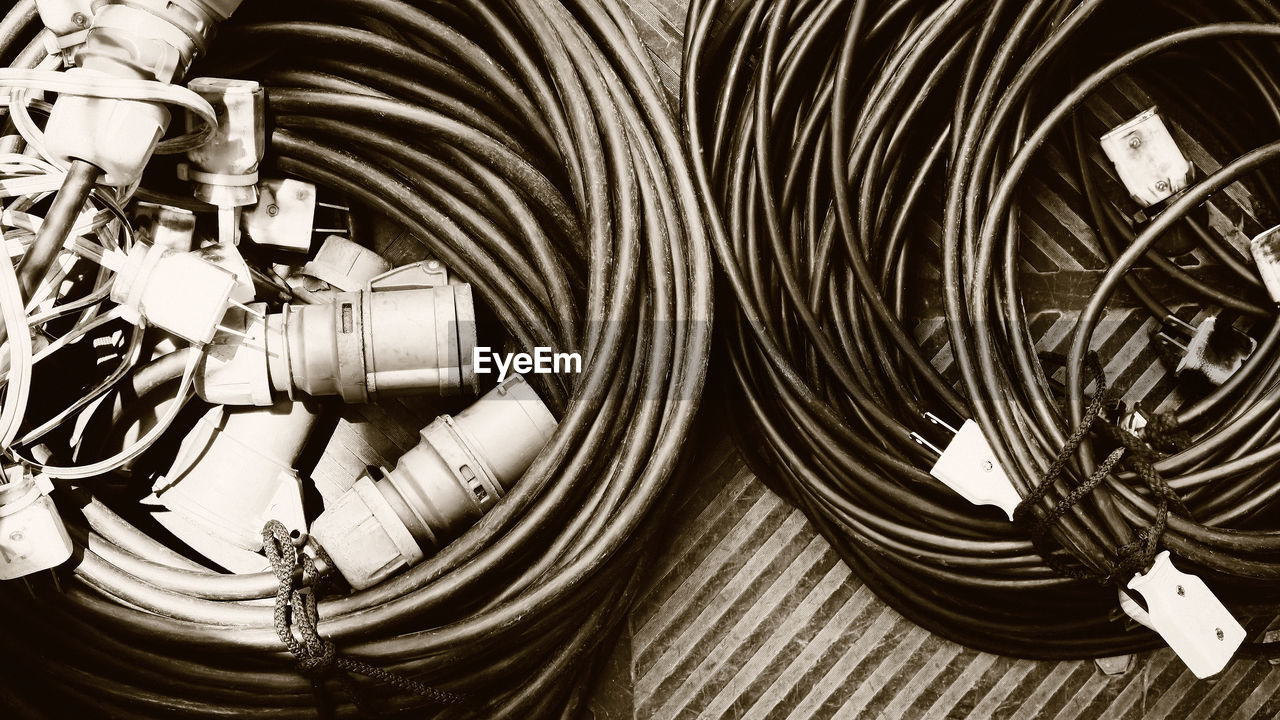 FULL FRAME SHOT OF PIPES IN BATHROOM