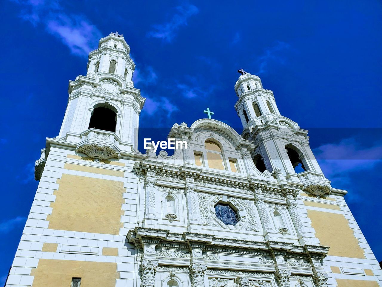 LOW ANGLE VIEW OF A BUILDING AGAINST SKY