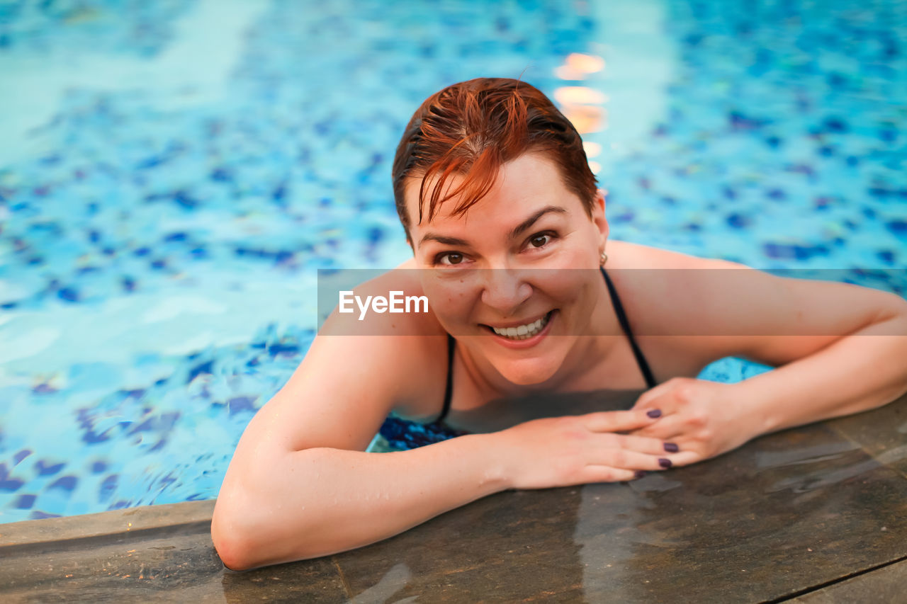 Portrait of smiling woman in swimming pool