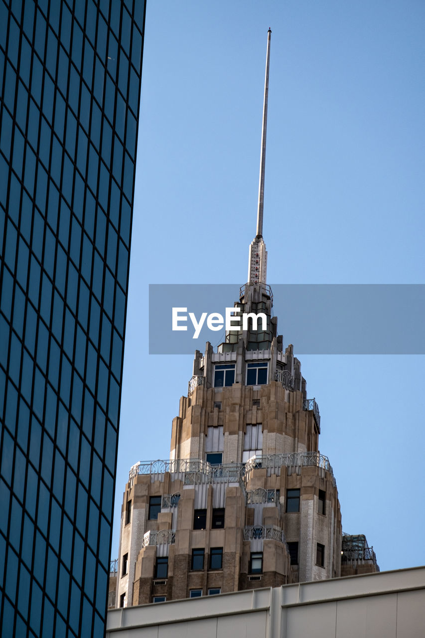 LOW ANGLE VIEW OF MODERN BUILDING AGAINST CLEAR BLUE SKY