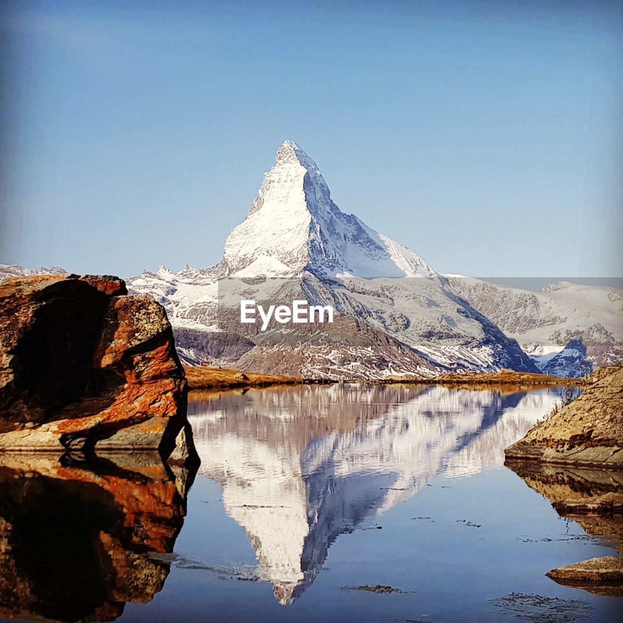 SCENIC VIEW OF SNOWCAPPED MOUNTAIN AGAINST SKY