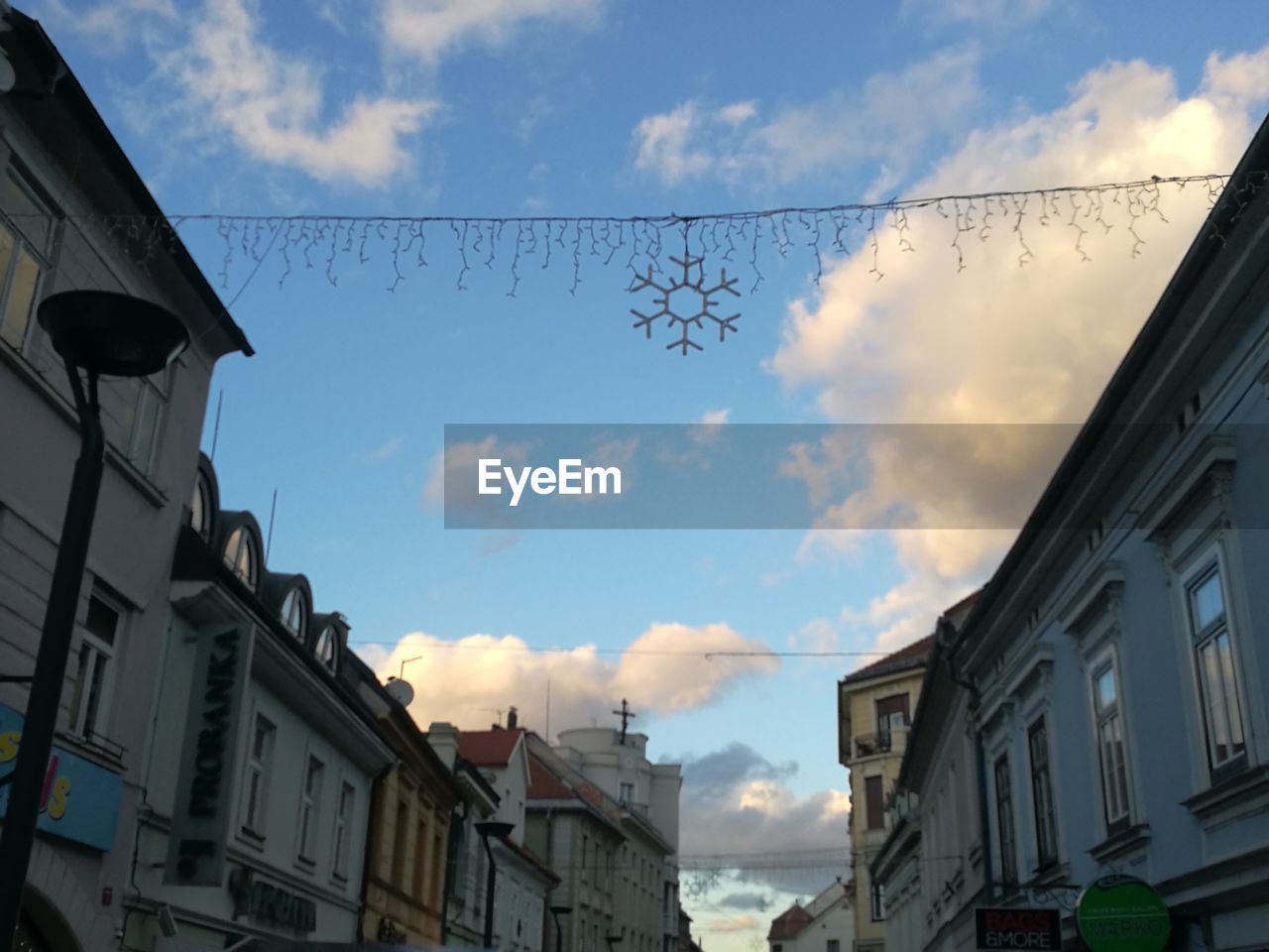 LOW ANGLE VIEW OF RESIDENTIAL BUILDINGS AGAINST SKY