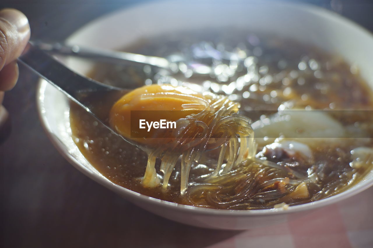 HIGH ANGLE VIEW OF FRESH SOUP IN BOWL