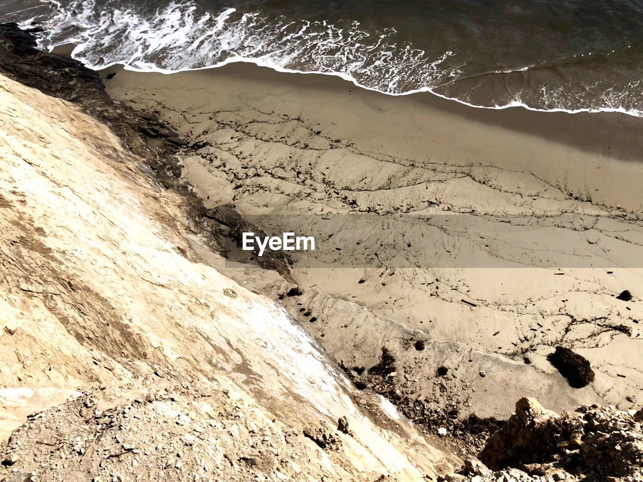 HIGH ANGLE VIEW OF WATER FLOWING IN THE BACKGROUND