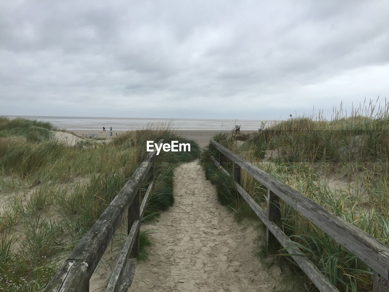 PANORAMIC SHOT OF BEACH AGAINST SKY