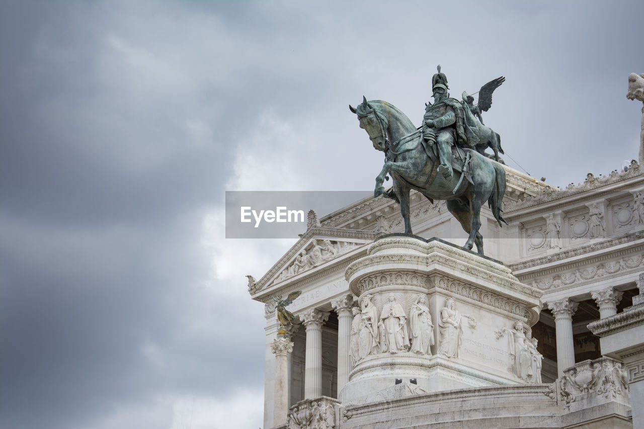 LOW ANGLE VIEW OF STATUE OF BUILDING