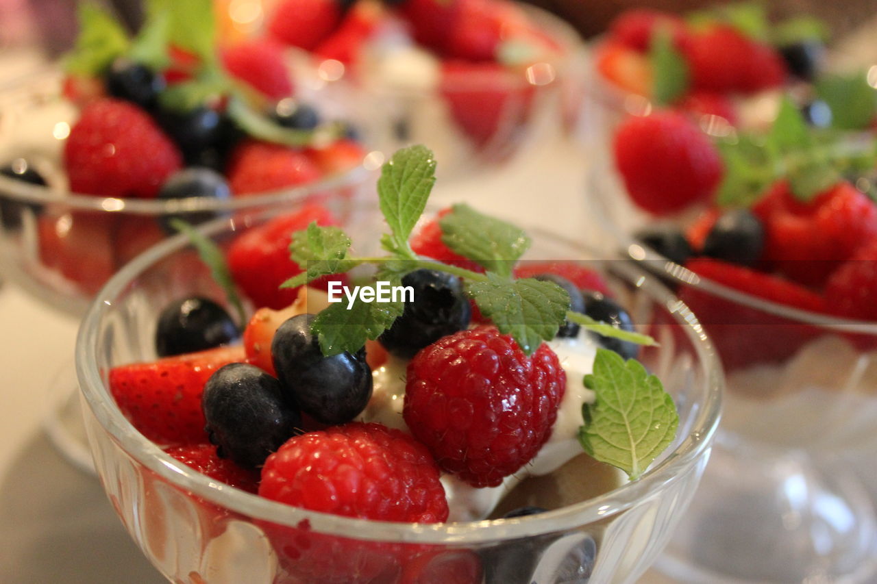 CLOSE-UP OF FRUITS IN BOWL