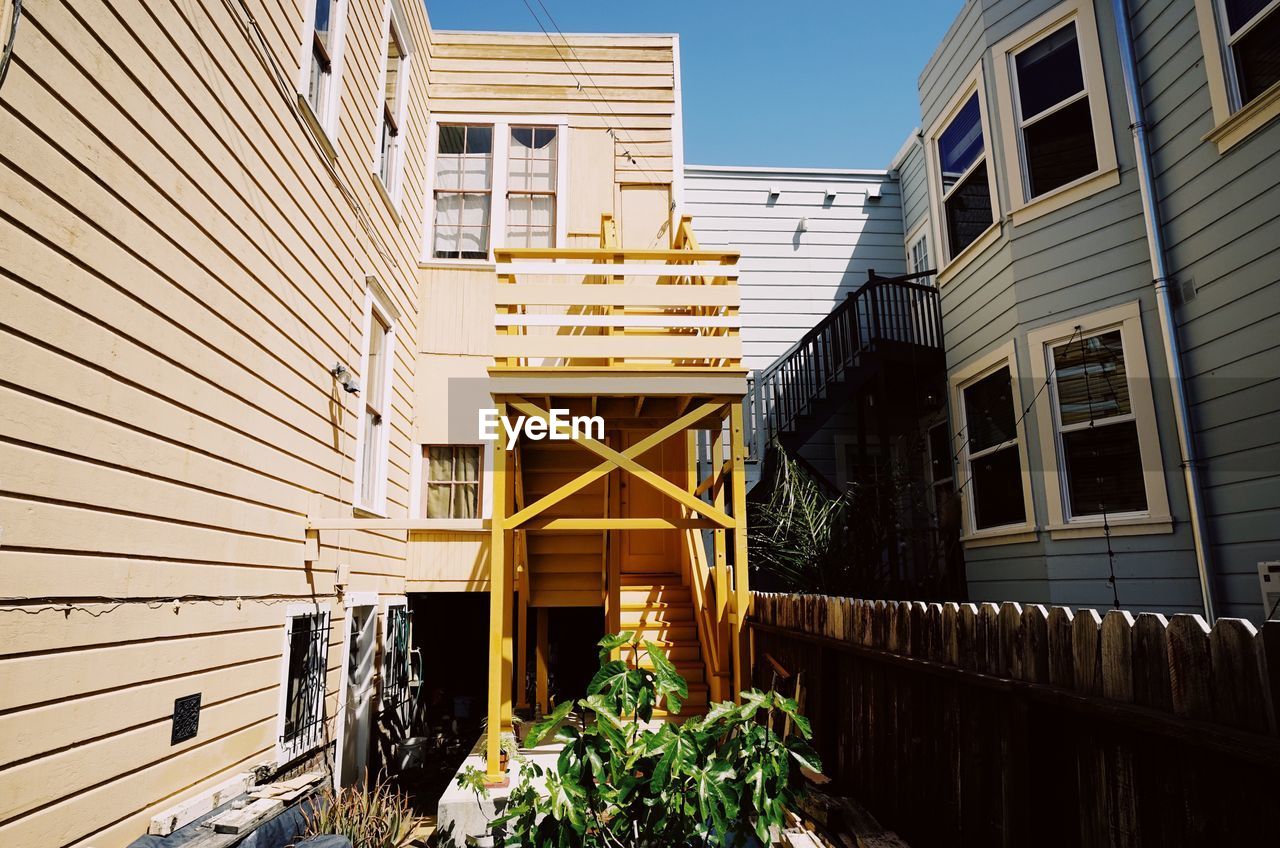 LOW ANGLE VIEW OF BUILDINGS AGAINST CLEAR SKY