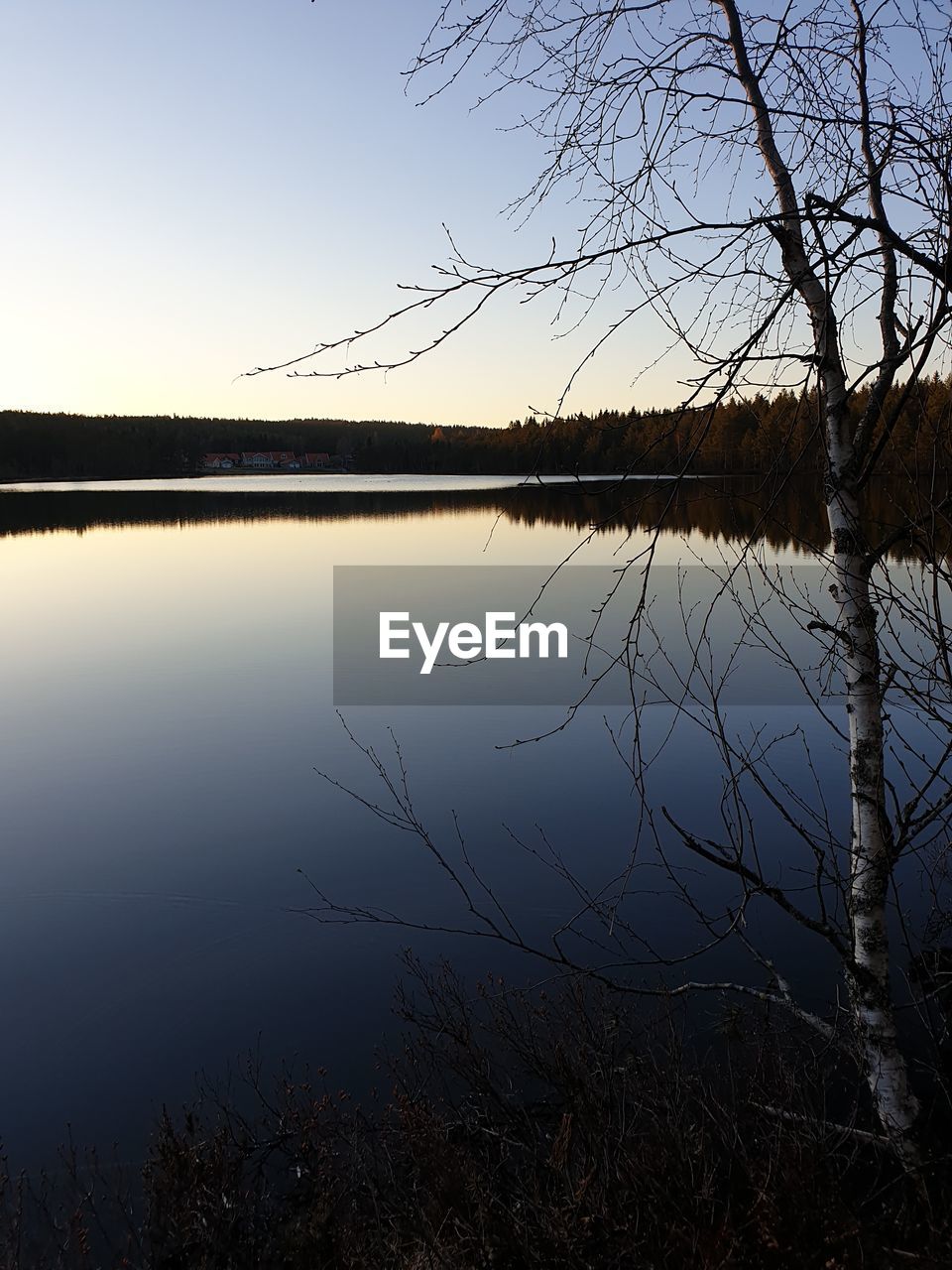 SCENIC VIEW OF LAKE AGAINST CLEAR SKY AT SUNSET