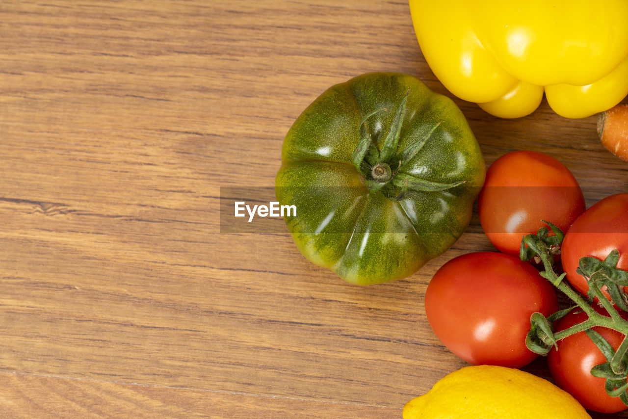 HIGH ANGLE VIEW OF FRUITS IN CONTAINER ON TABLE