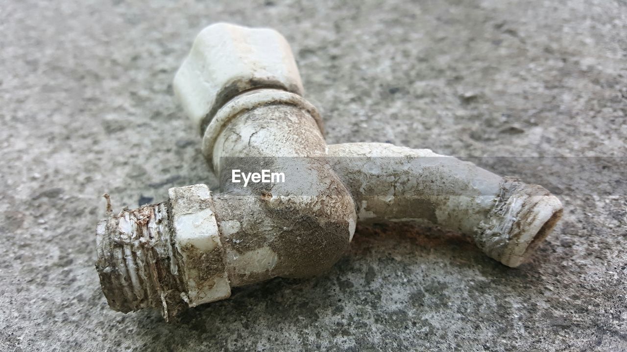 CLOSE-UP OF AN ABANDONED BUILDING