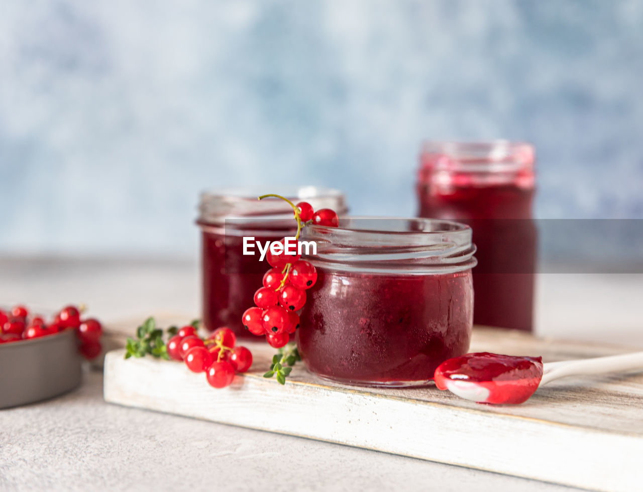 CLOSE-UP OF JUICE IN JAR ON TABLE