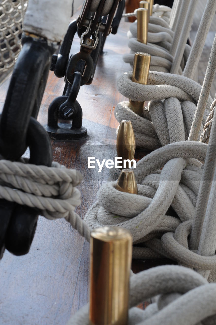HIGH ANGLE VIEW OF ROPE