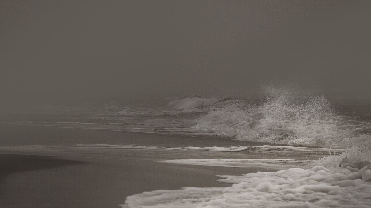 Sea waves splashing against sky