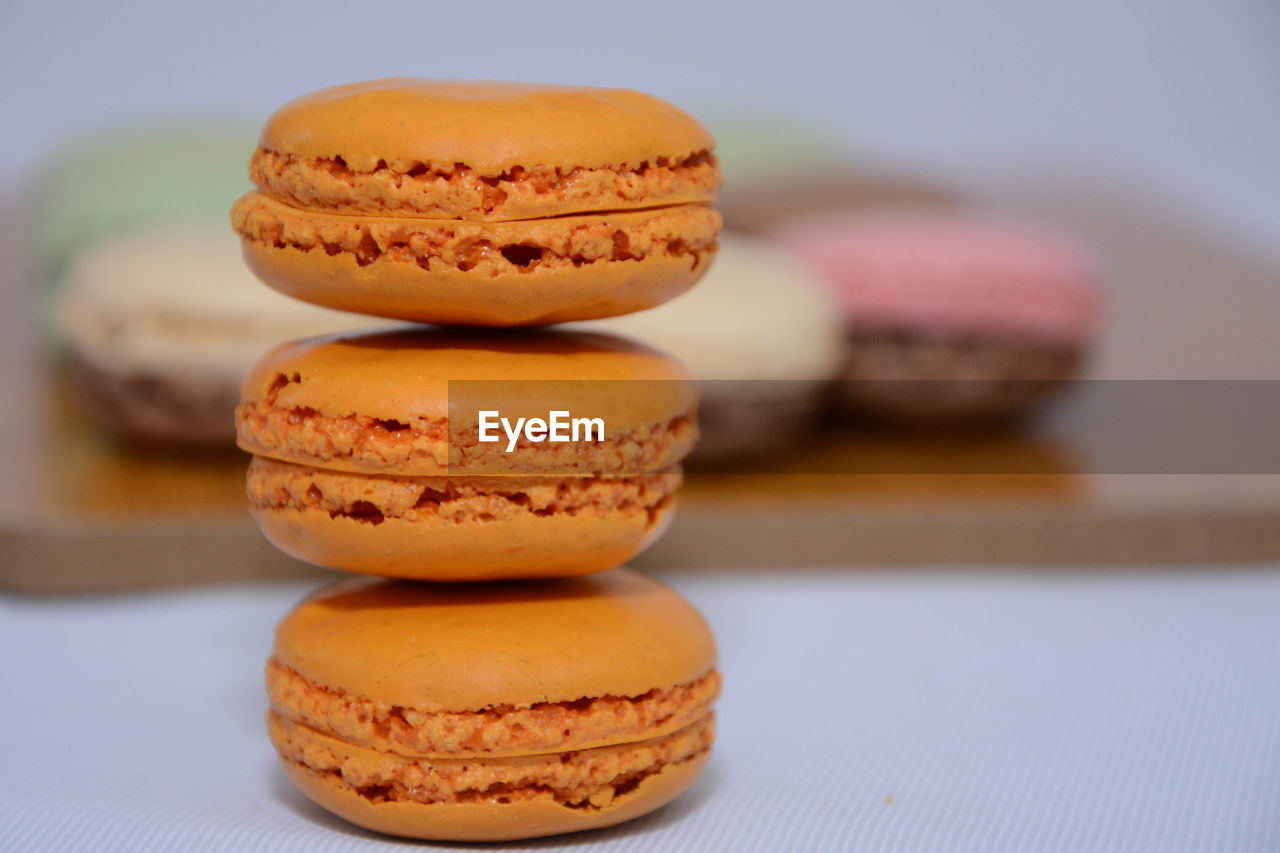 CLOSE-UP OF COOKIES IN PLATE