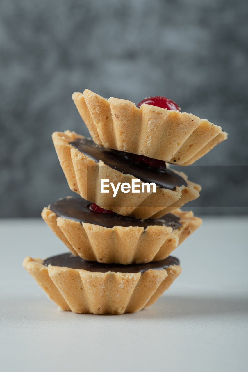 CLOSE-UP OF COOKIES IN TRAY