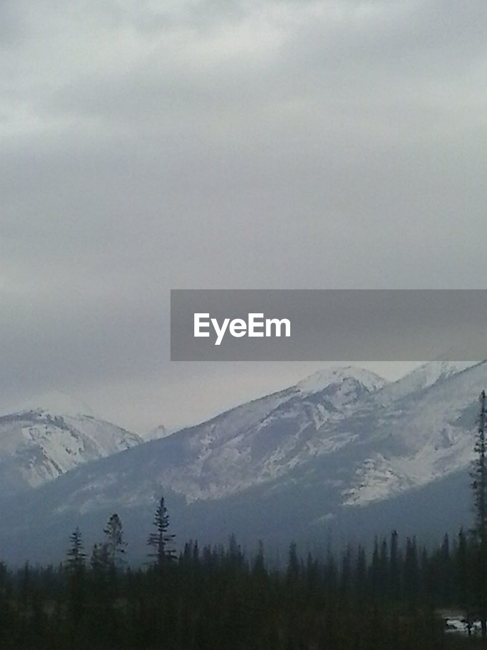 SCENIC VIEW OF SNOWCAPPED MOUNTAINS