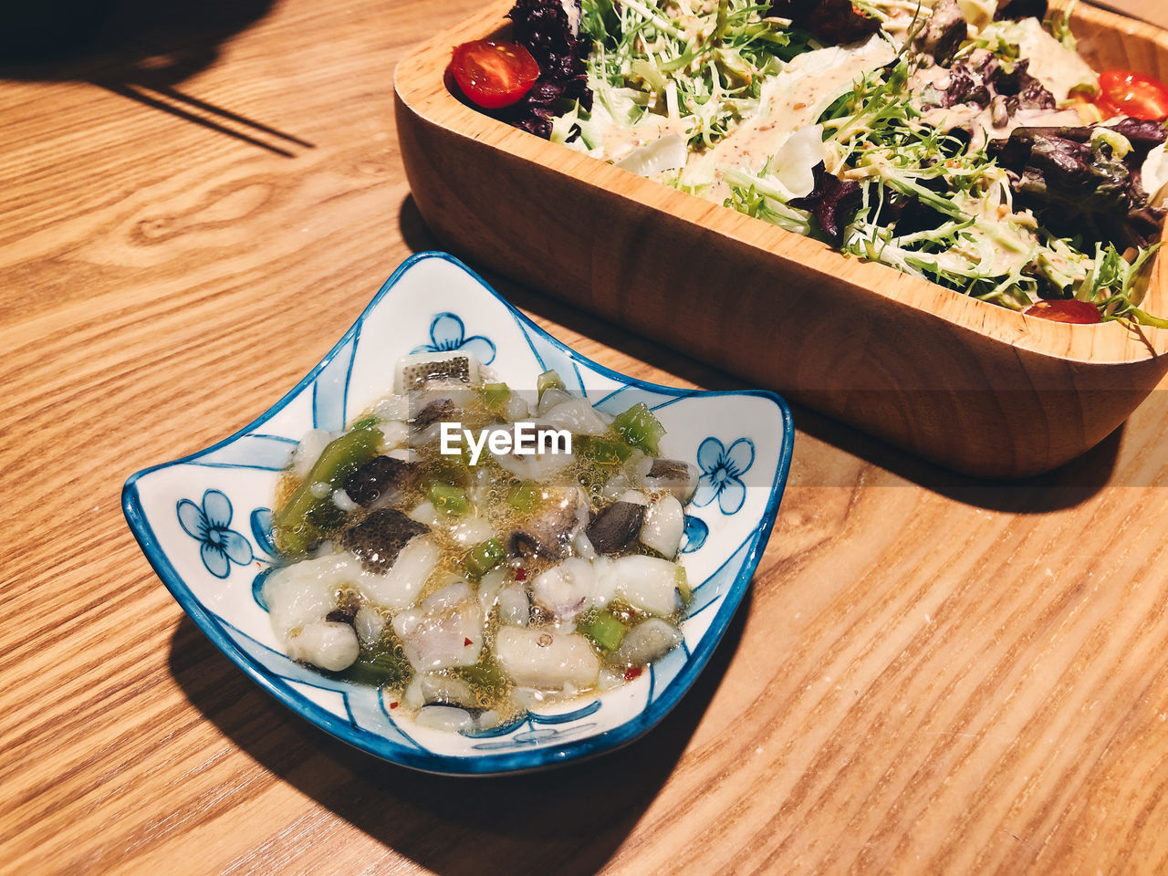 HIGH ANGLE VIEW OF FOOD SERVED ON TABLE