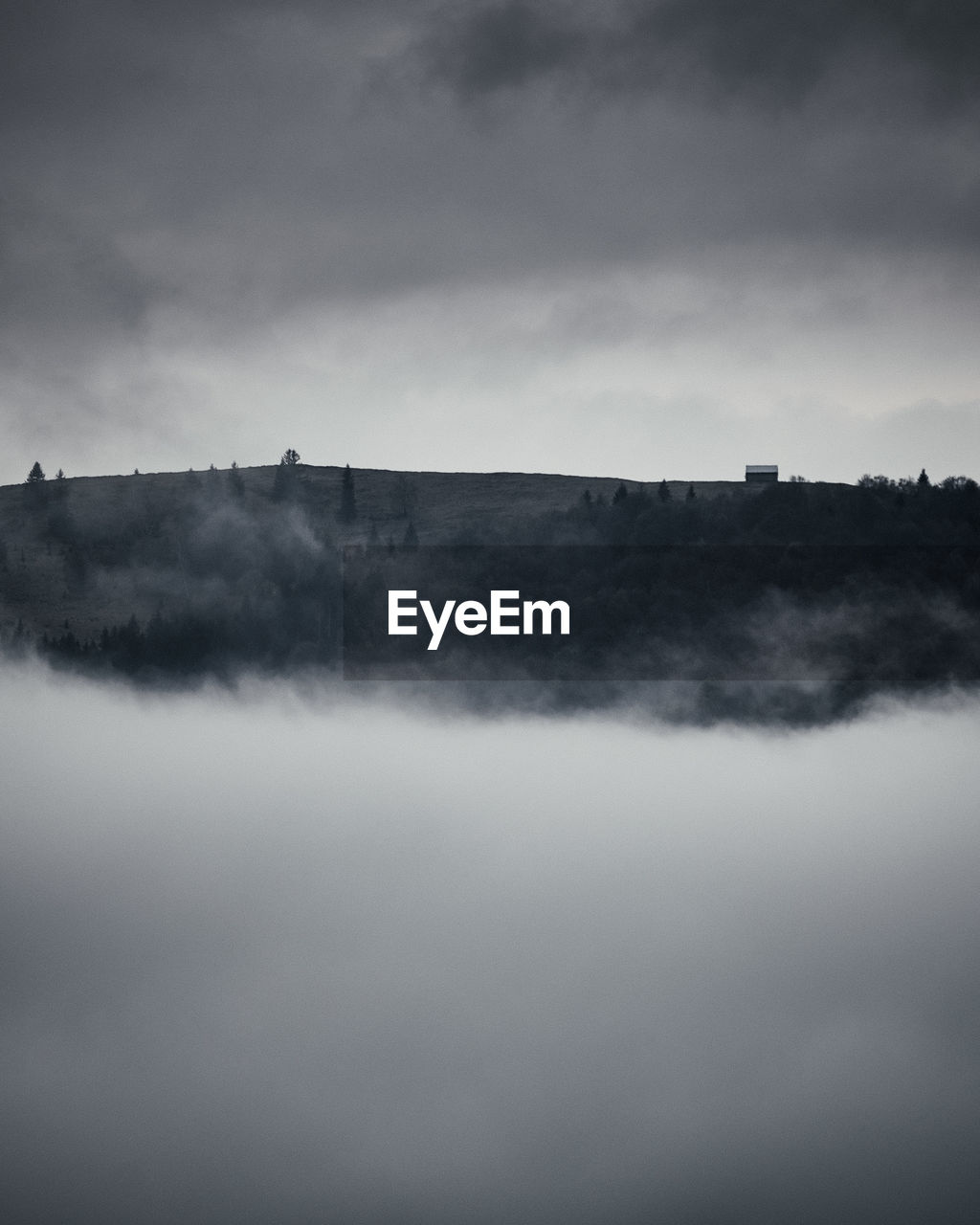 SCENIC VIEW OF LANDSCAPE AGAINST CLOUDY SKY