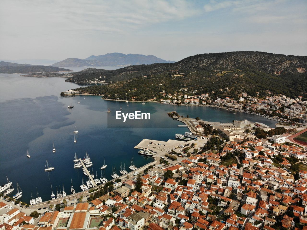 HIGH ANGLE VIEW OF TOWN BY SEA