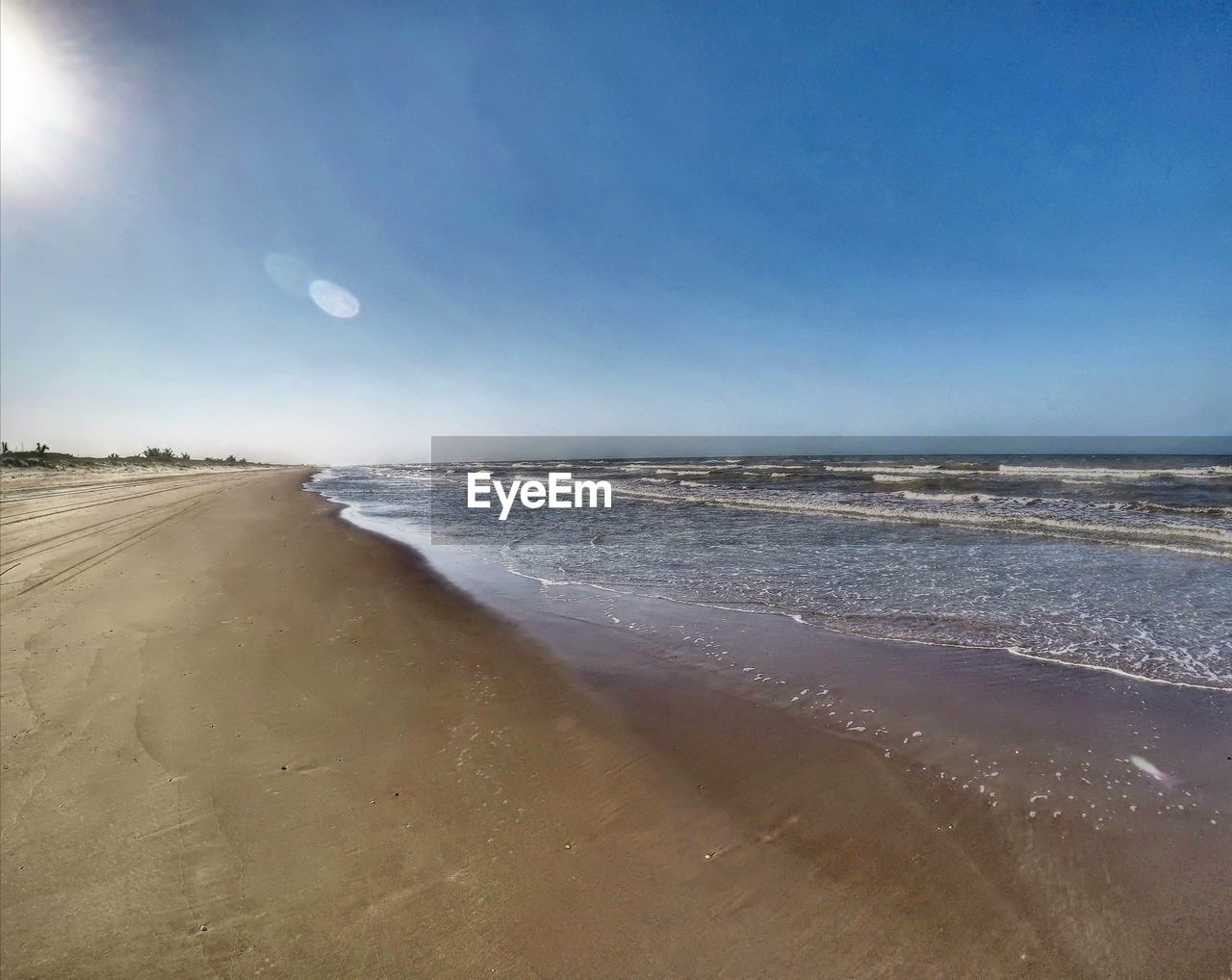 PANORAMIC VIEW OF BEACH AGAINST SKY