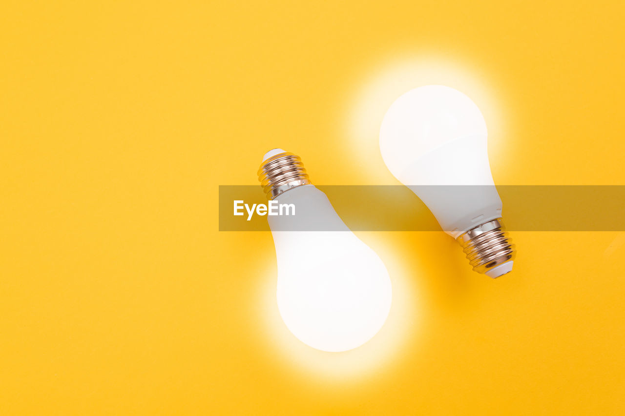 CLOSE-UP OF LIGHT BULB