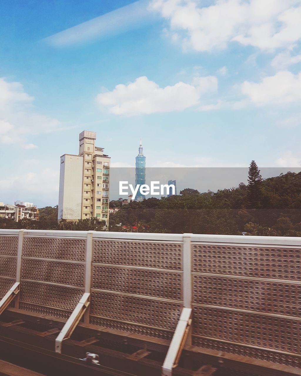 VIEW OF BUILDINGS AGAINST SKY