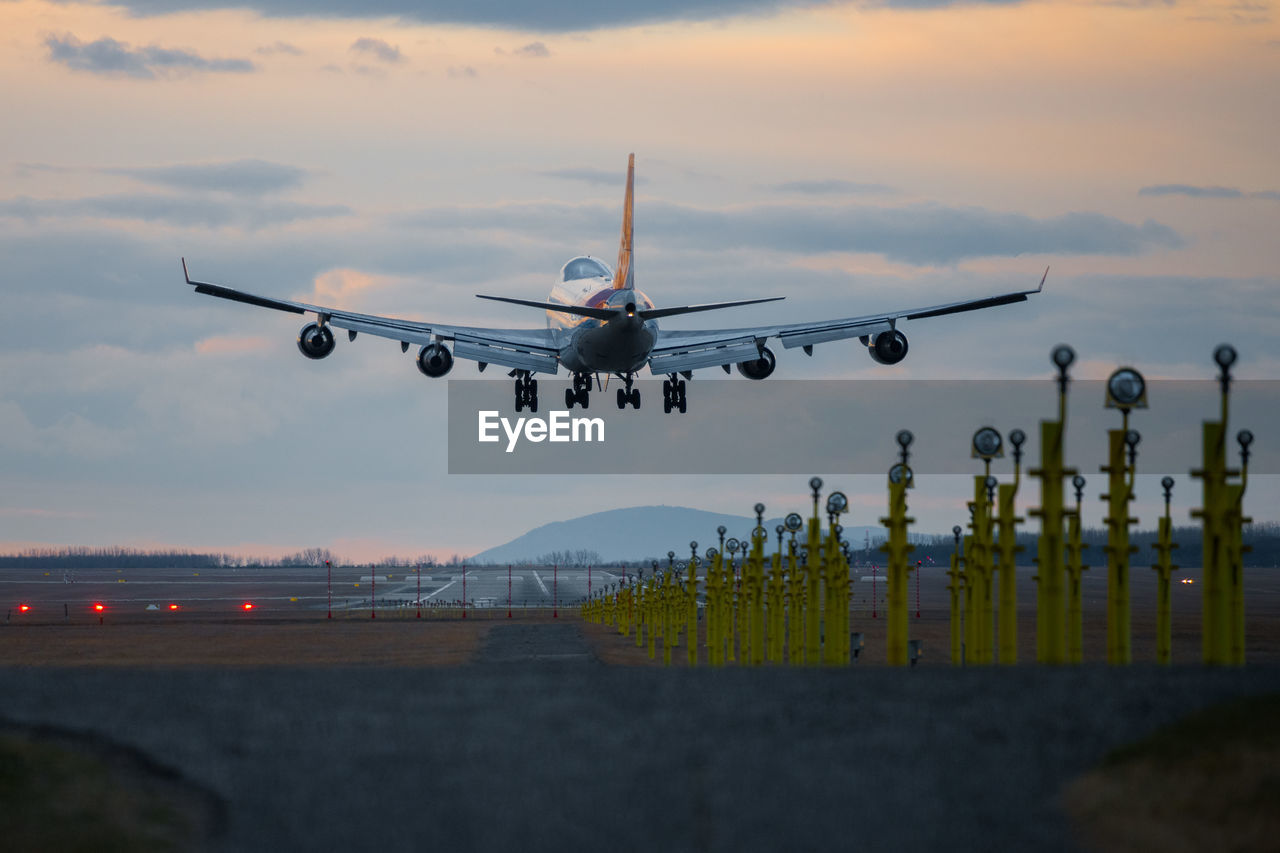 Boeing 747 landing at budapest airport