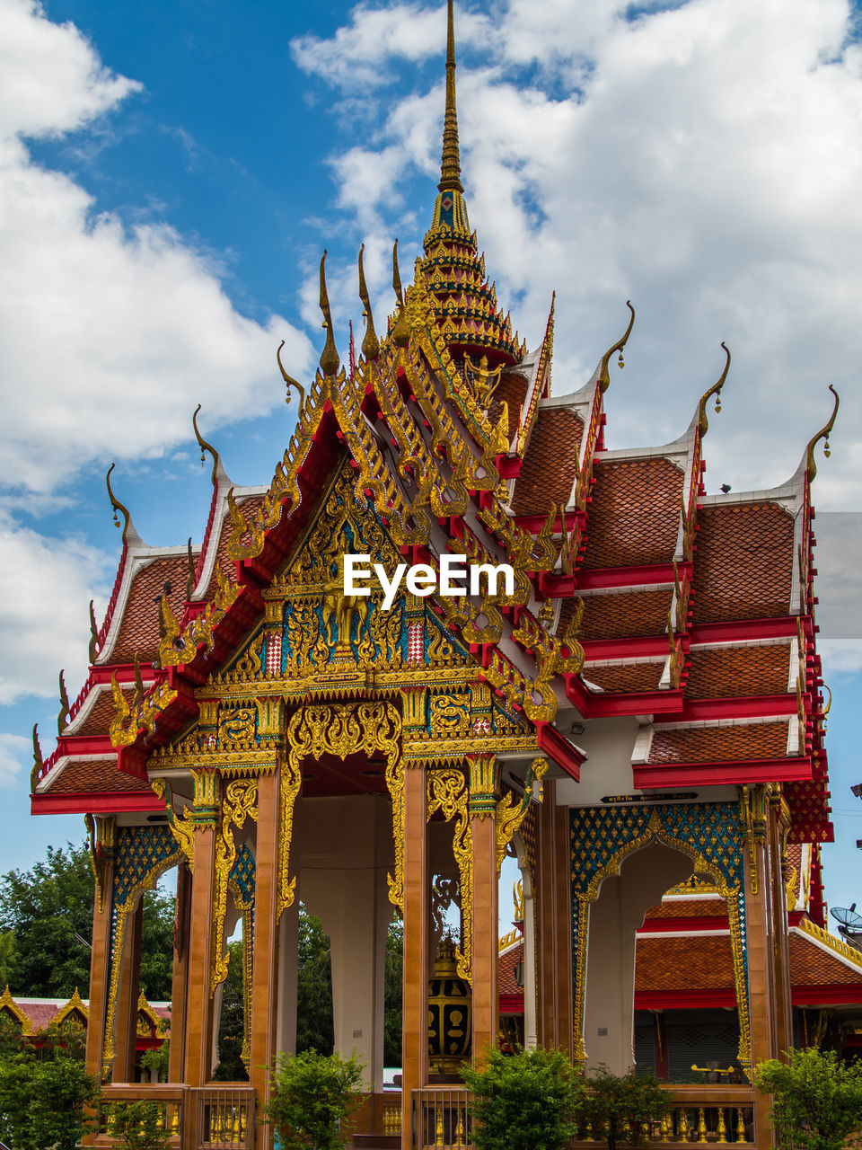 LOW ANGLE VIEW OF TRADITIONAL TEMPLE