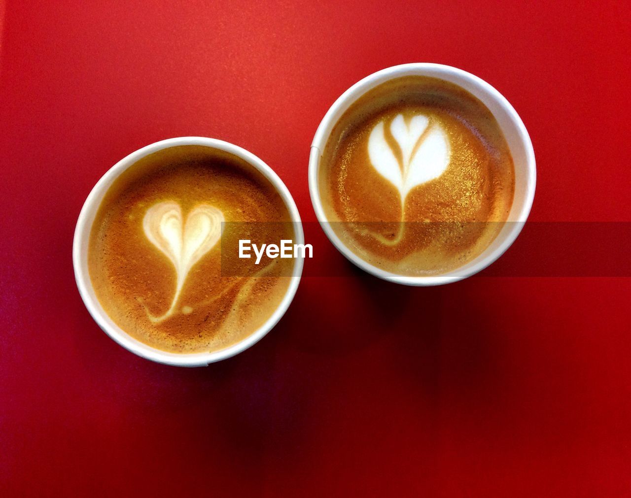 HIGH ANGLE VIEW OF CAPPUCCINO ON TABLE