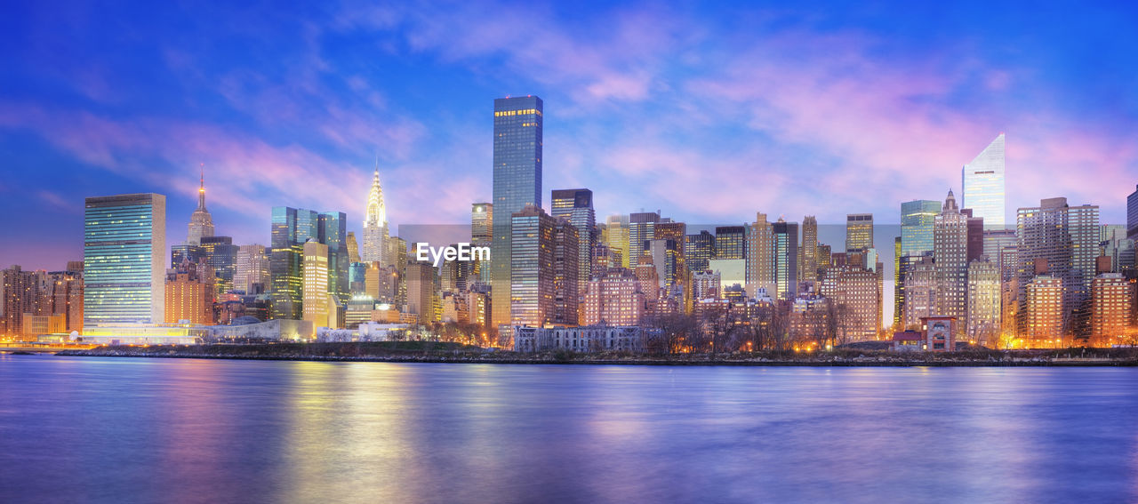 ILLUMINATED MODERN BUILDINGS AGAINST SKY IN CITY