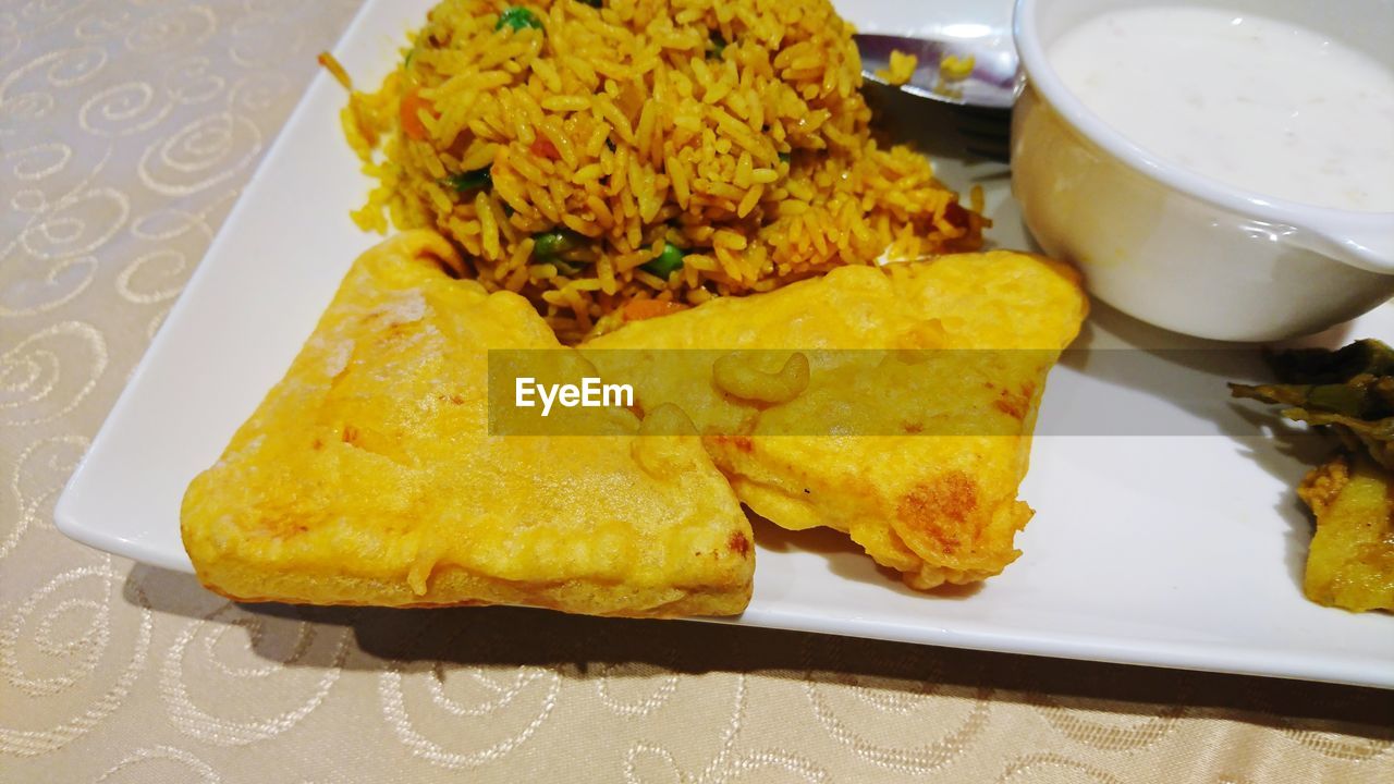 HIGH ANGLE VIEW OF SERVING FOOD ON TABLE