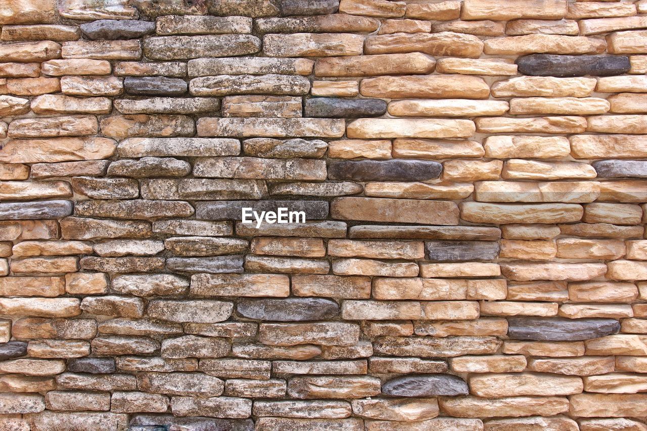 FULL FRAME OF STONE WALL