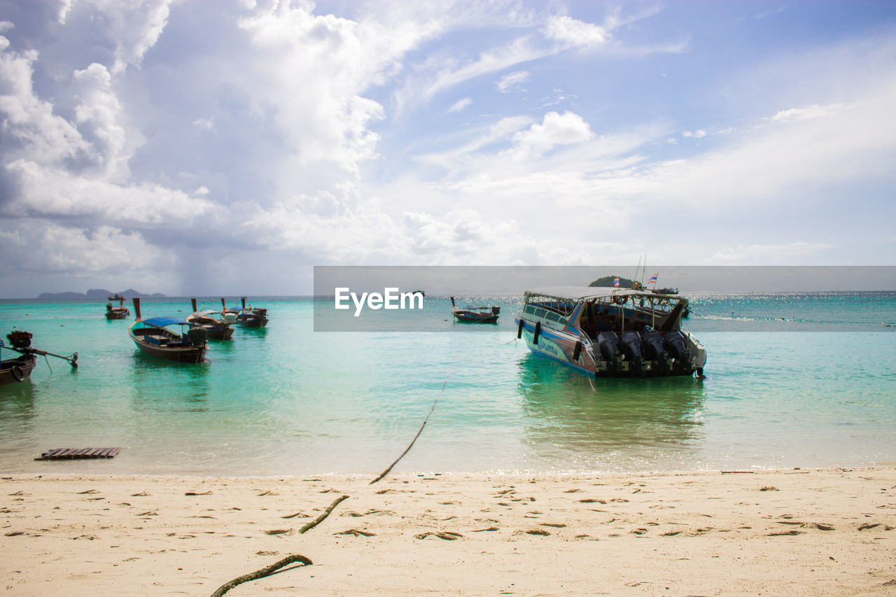 VIEW OF FISHING BOATS IN SEA AGAINST SKY