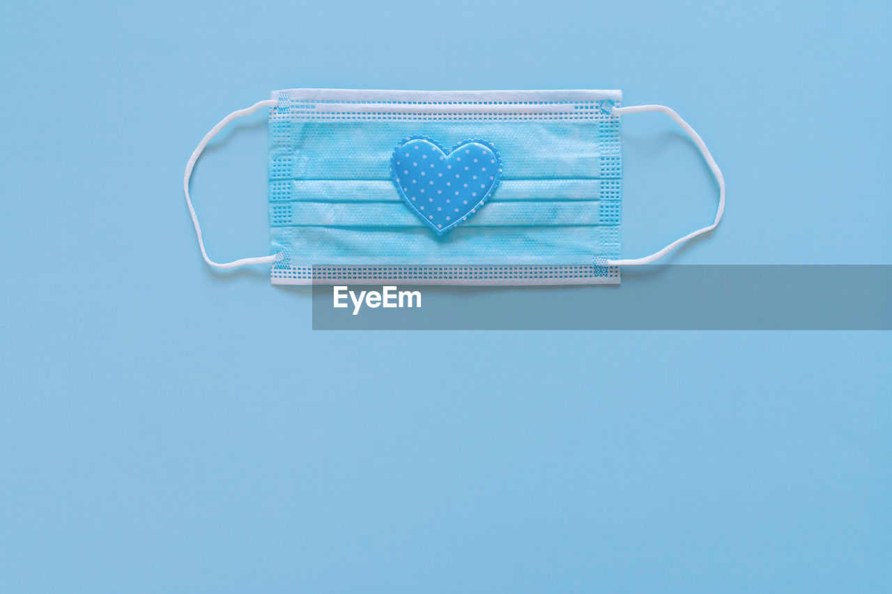 HIGH ANGLE VIEW OF HEART SHAPE MADE OF BLUE AND WHITE