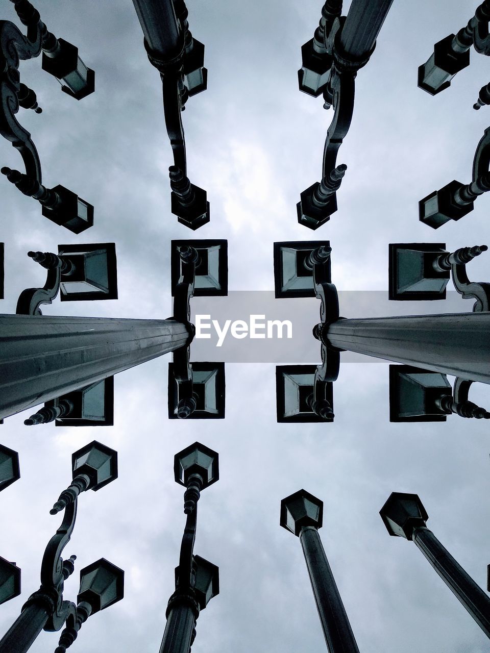 LOW ANGLE VIEW OF BUILDINGS AGAINST CLOUDY SKY