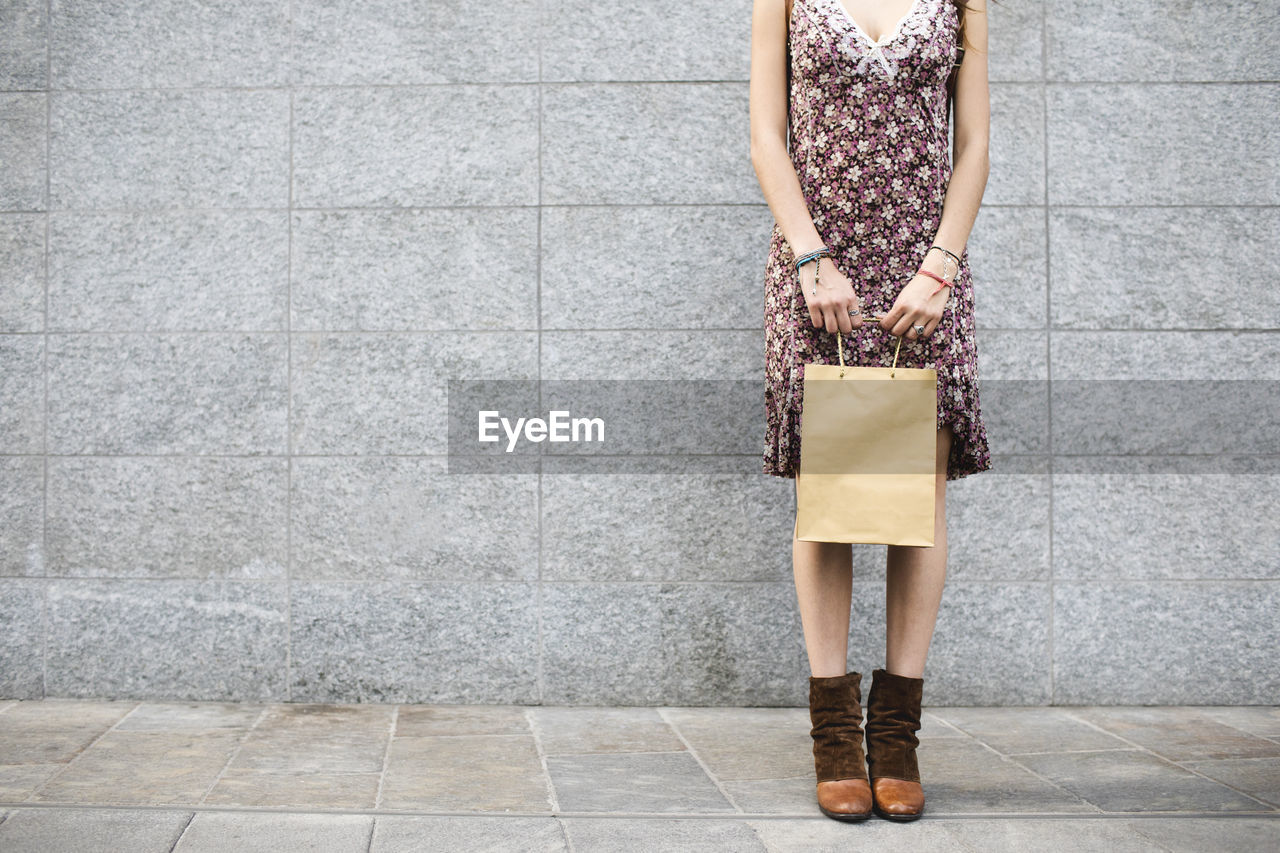 Young woman holding shopping bag