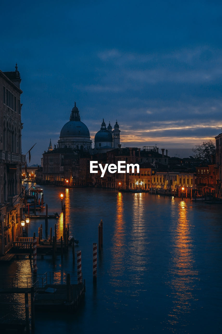 Grand canal in city at dusk